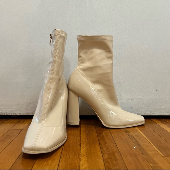 AZALEA WANG chunky heel ankle bootie in off white - Picture 3 of 5